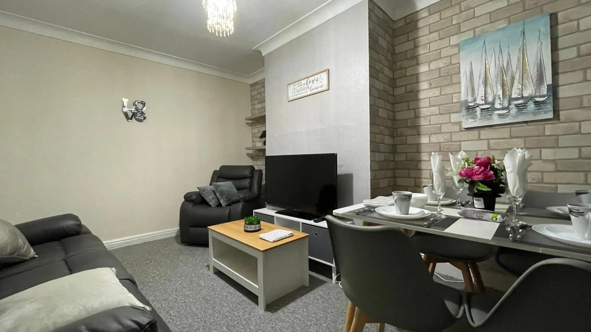 Cosy Home, Family & Contractor Friendly 4 Bedroom Near Leeds Centre, Sleeps 7 Leeds (West Yorkshire)