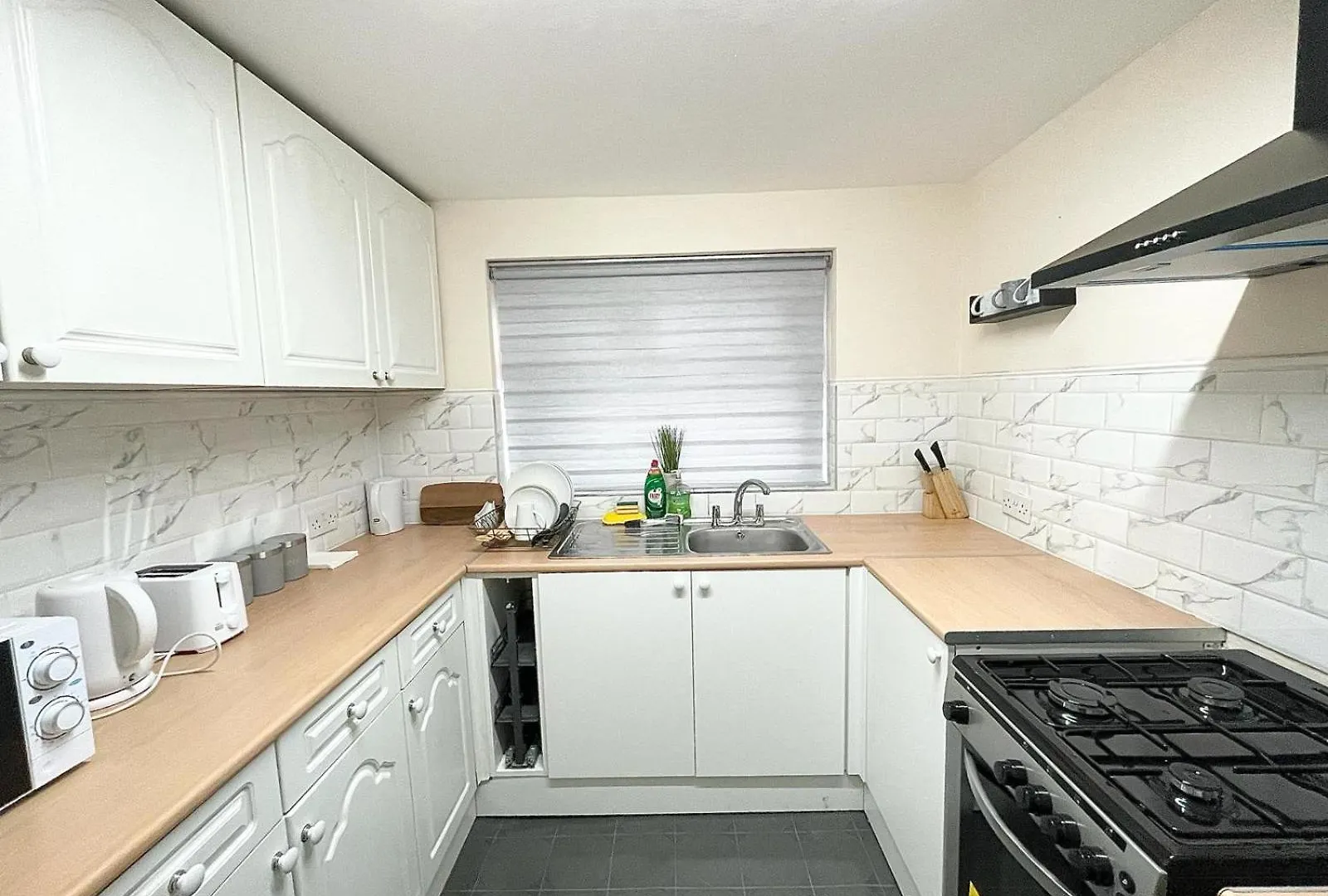 Cosy Home, Family & Contractor Friendly 4 Bedroom Near Leeds Centre, Sleeps 7 Hébergement de vacances Leeds (West Yorkshire)