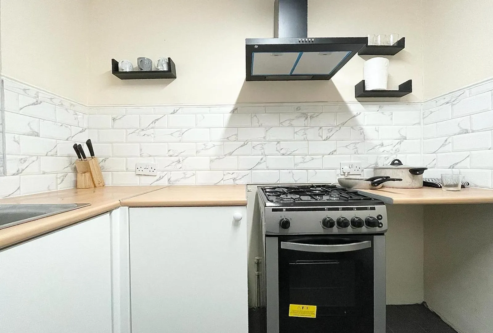 Cosy Home, Family & Contractor Friendly 4 Bedroom Near Leeds Centre, Sleeps 7 Royaume-Uni