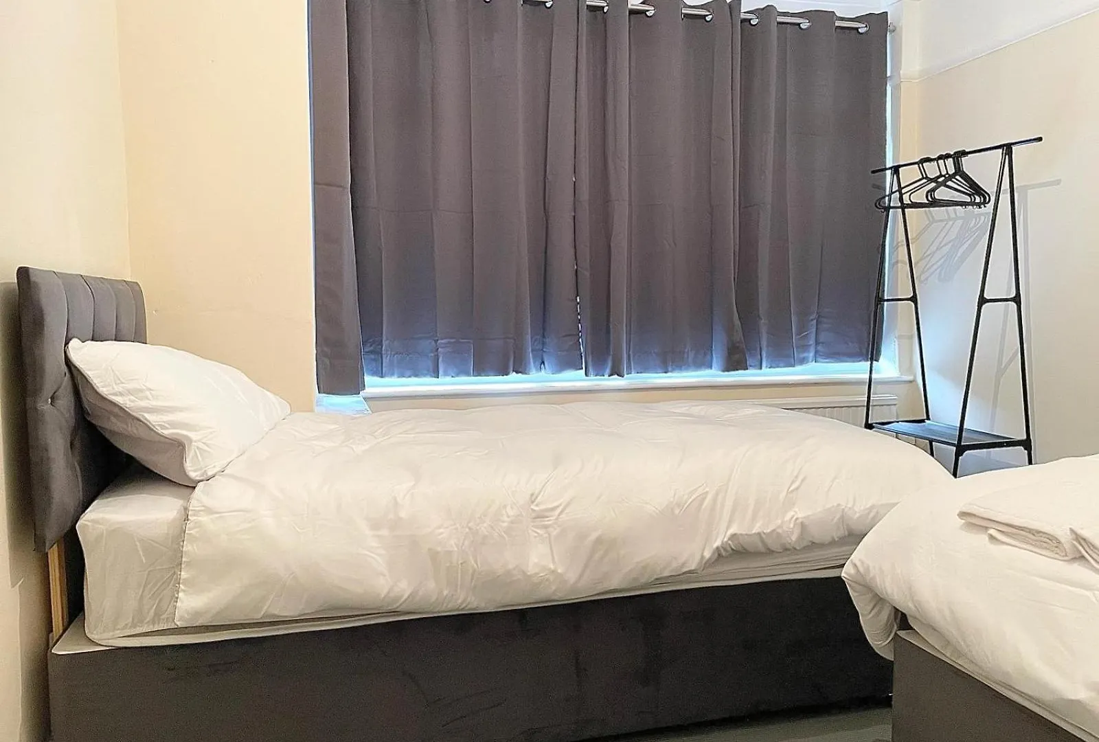 Cosy Home, Family & Contractor Friendly 4 Bedroom Near Leeds Centre, Sleeps 7 Hébergement de vacances Leeds (West Yorkshire)