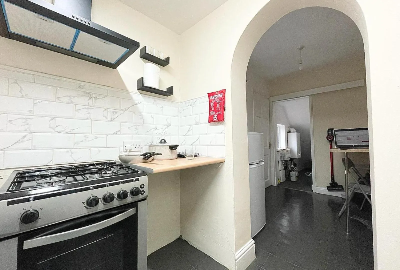 Cosy Home, Family & Contractor Friendly 4 Bedroom Near Leeds Centre, Sleeps 7 0*, Leeds (West Yorkshire)