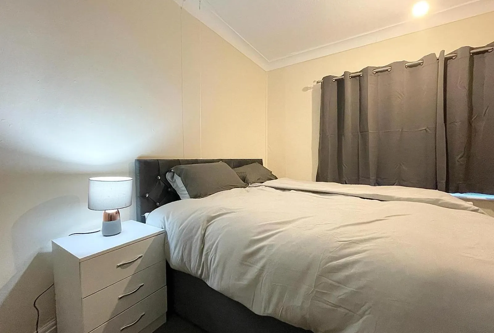 Cosy Home, Family & Contractor Friendly 4 Bedroom Near Leeds Centre, Sleeps 7 0*, Leeds (West Yorkshire)