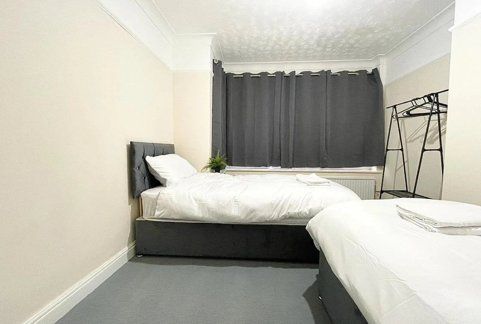 Cosy Home, Family & Contractor Friendly 4 Bedroom Near Leeds Centre, Sleeps 7 Leeds (West Yorkshire)